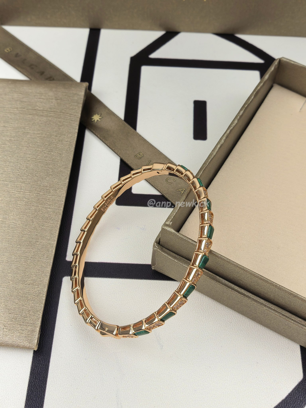 Bulgari Peacock Stone Snake Bone Bracelet (4) - www.newkick.vip